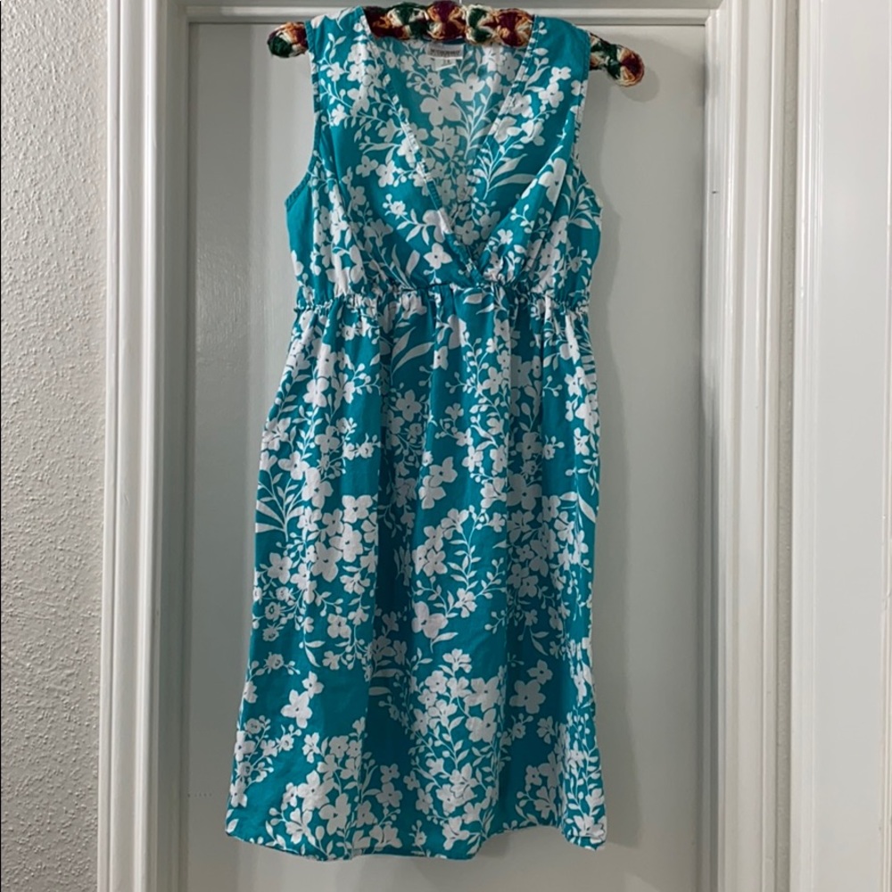 Knee length sleeveless maternity/nursing dress